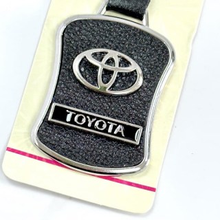 Брелок для ключей с маркой автомобиля «TOYOTA» фото