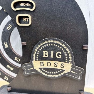 Деревянный вечный календарь «BIG BOSS» цвет: венге, вид 2 фото