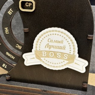 Деревянный вечный календарь «Лучший BOSS» цвет: венге, вид 2 фото