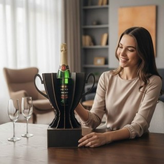 Кубок «Валя, Ты — лучшая!»подставка под бутылку фото