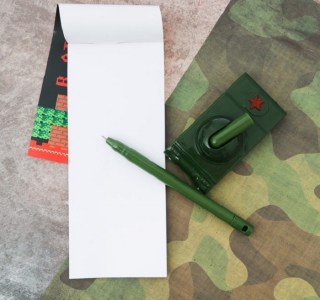 Набор:блокнот+ручка с подставкой «В атаку!» фото