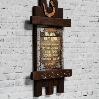 Настенная деревянная ключница «Правила дома»  4 крючка фото