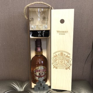 Подарочный набор для виски «Chivas Regal» со стаканом и камнями фото