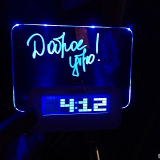Светящийся Led будильник с доской для записи синий фото