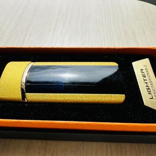 Уценка!Зажигалка электронная USB «Ferrari» золотистая матовая фото