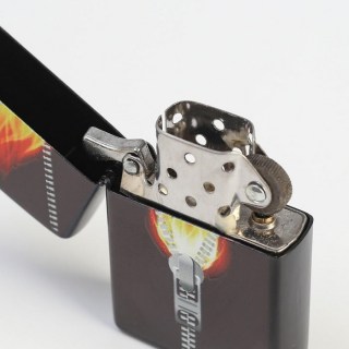 Зажигалка бензиновая «Fire» в металлической коробке фото